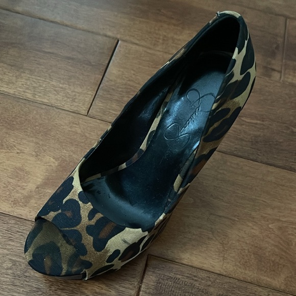Jessica Simpson | Leopard Platform Heels - Picture 3 of 6